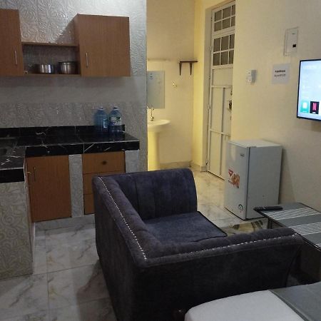 Divine Studio Bed & Breakfast มอมบาซา ภายนอก รูปภาพ