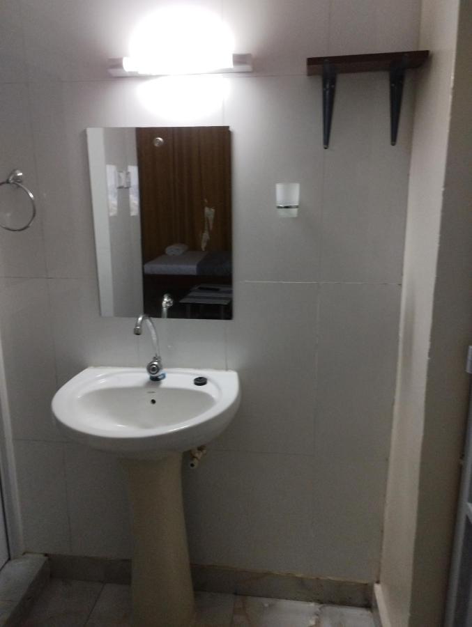 Divine Studio Bed & Breakfast มอมบาซา ภายนอก รูปภาพ